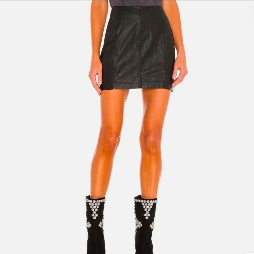Free People Black Vegan Leather Mini Skirt Panelled Exposed Zip Size 10 OB583305